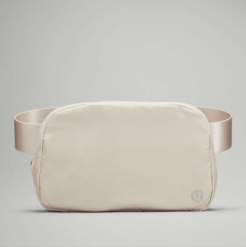 LIKE NEW Lululemon Everywhere Belt Bag 1L (White Opal)